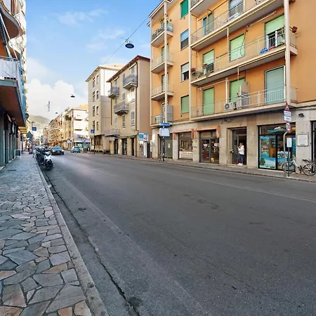 Appartamento A 150 Metri Dal Mare Alassio